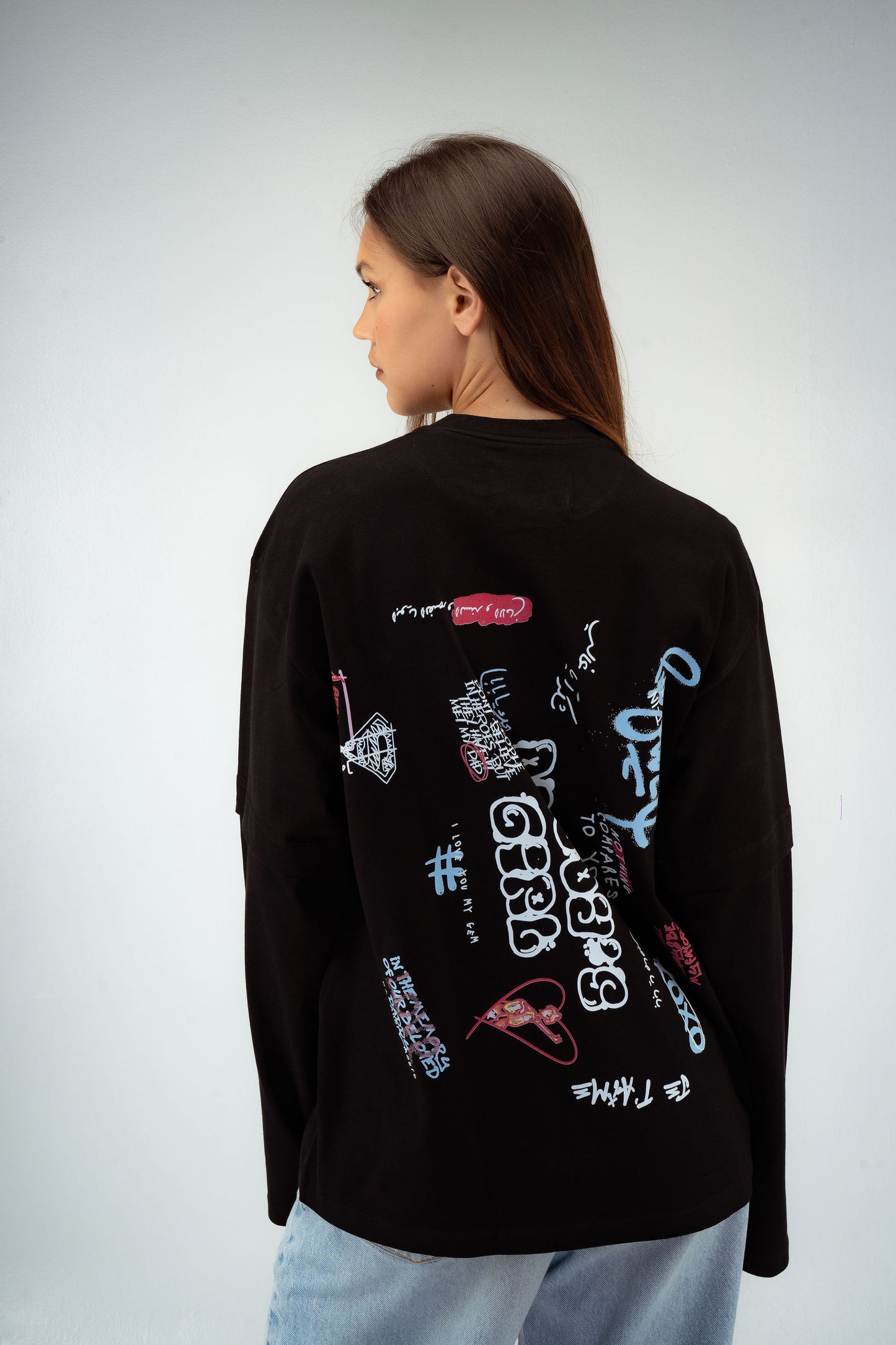 “Bent Abouha” Long-Sleeve T-shirt in Black