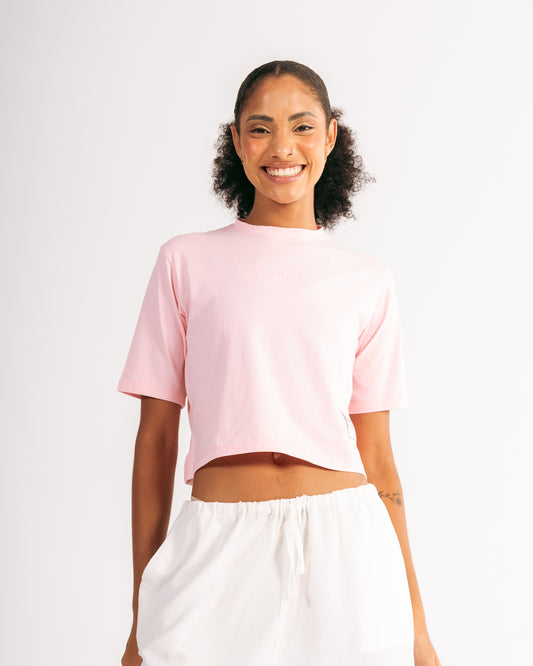 "بنت ابوها" cropped T-shirt in Pink