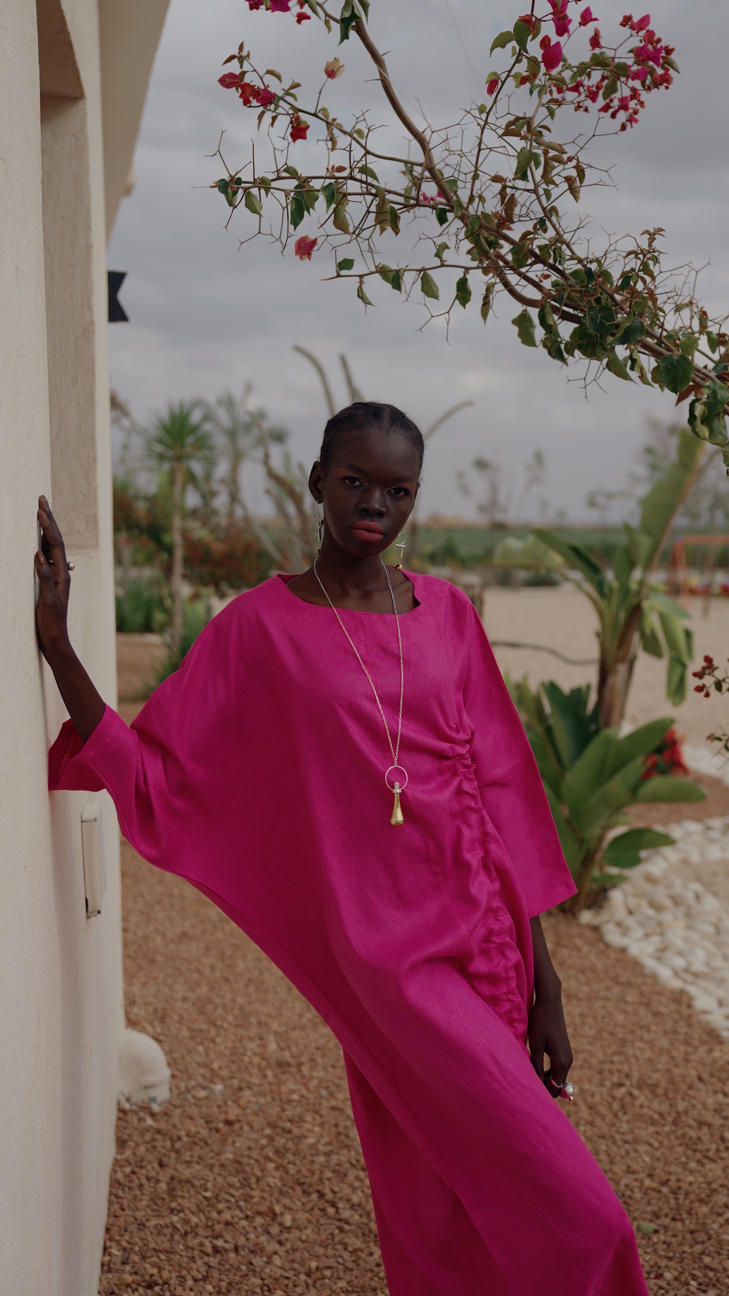 Linen dress with sided drawstrings