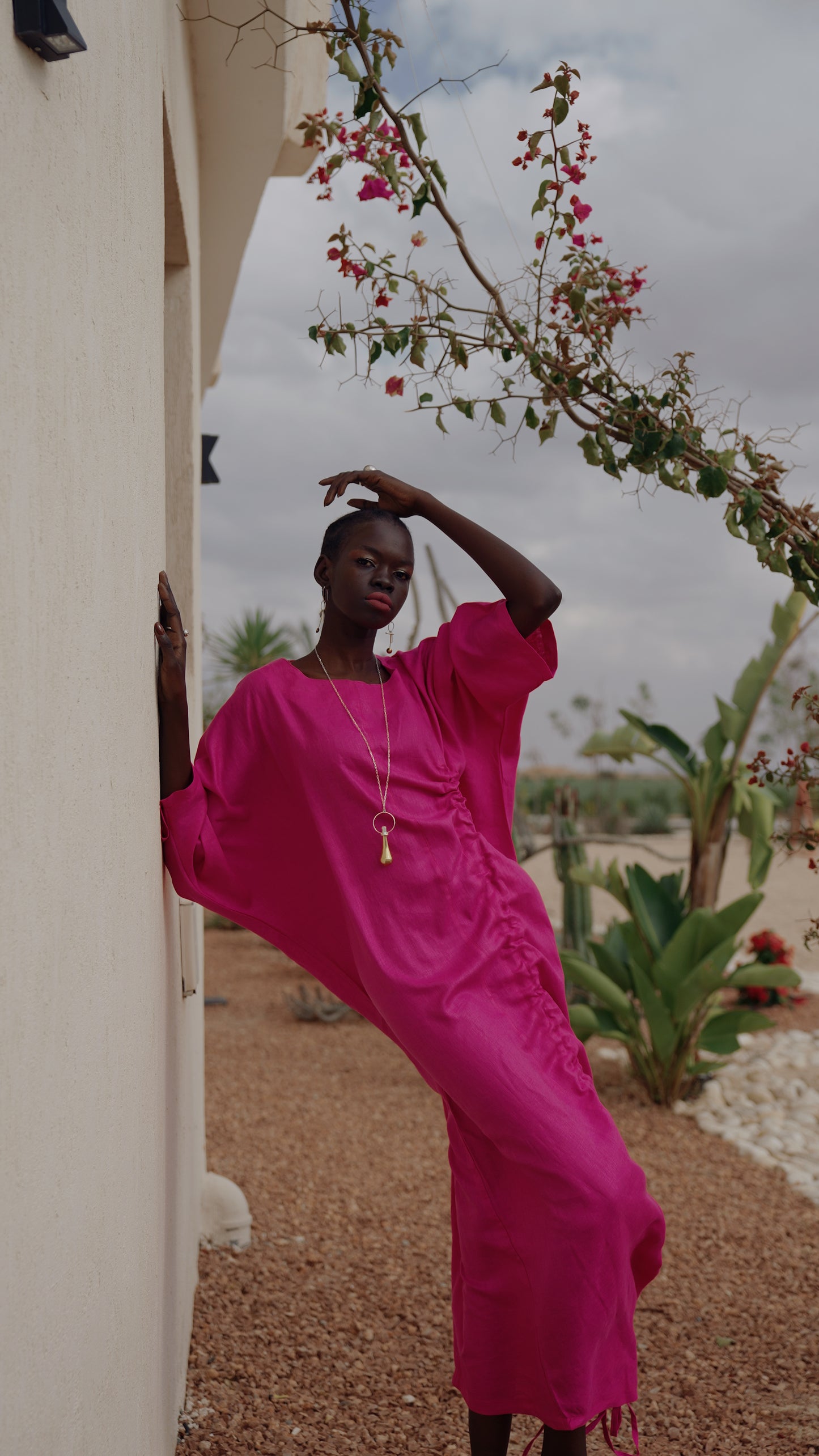 Linen dress with sided drawstrings